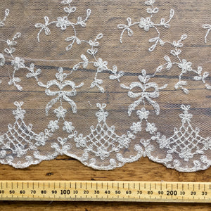 Delicate Ivory Antique style Lace Trim